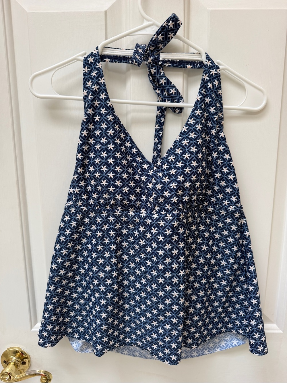 🩷 Lands' End Tankini Navy W/ White Floral Halter Top Size M. Worn once.🩷